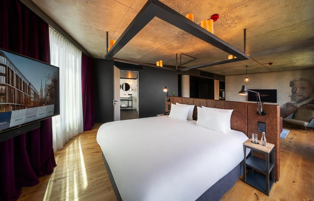 The Bridge Wroclaw - Mgallery Exteriör bild A suite at the hotel