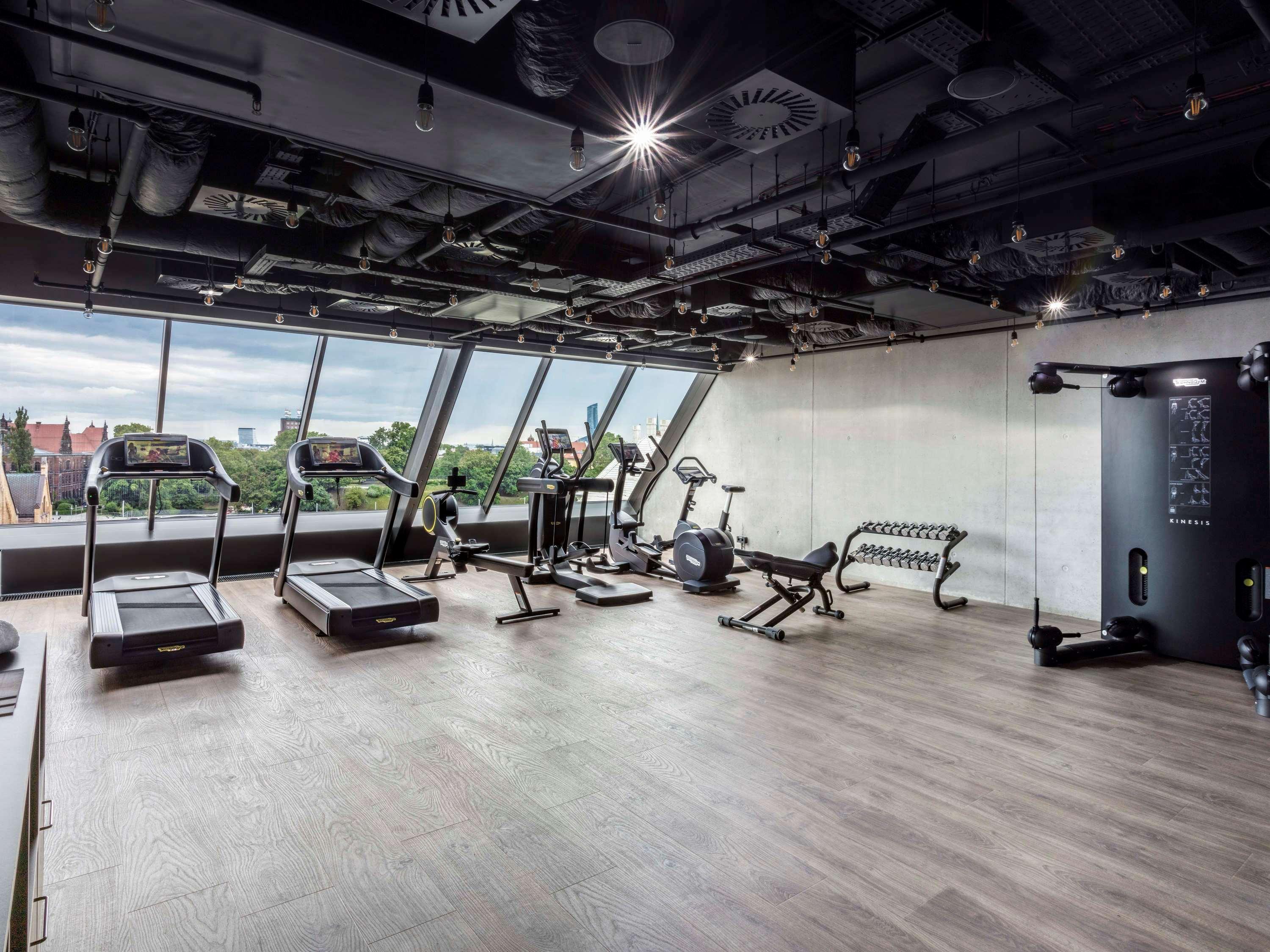 The Bridge Wroclaw - Mgallery Exteriör bild The gym at the top of the building
