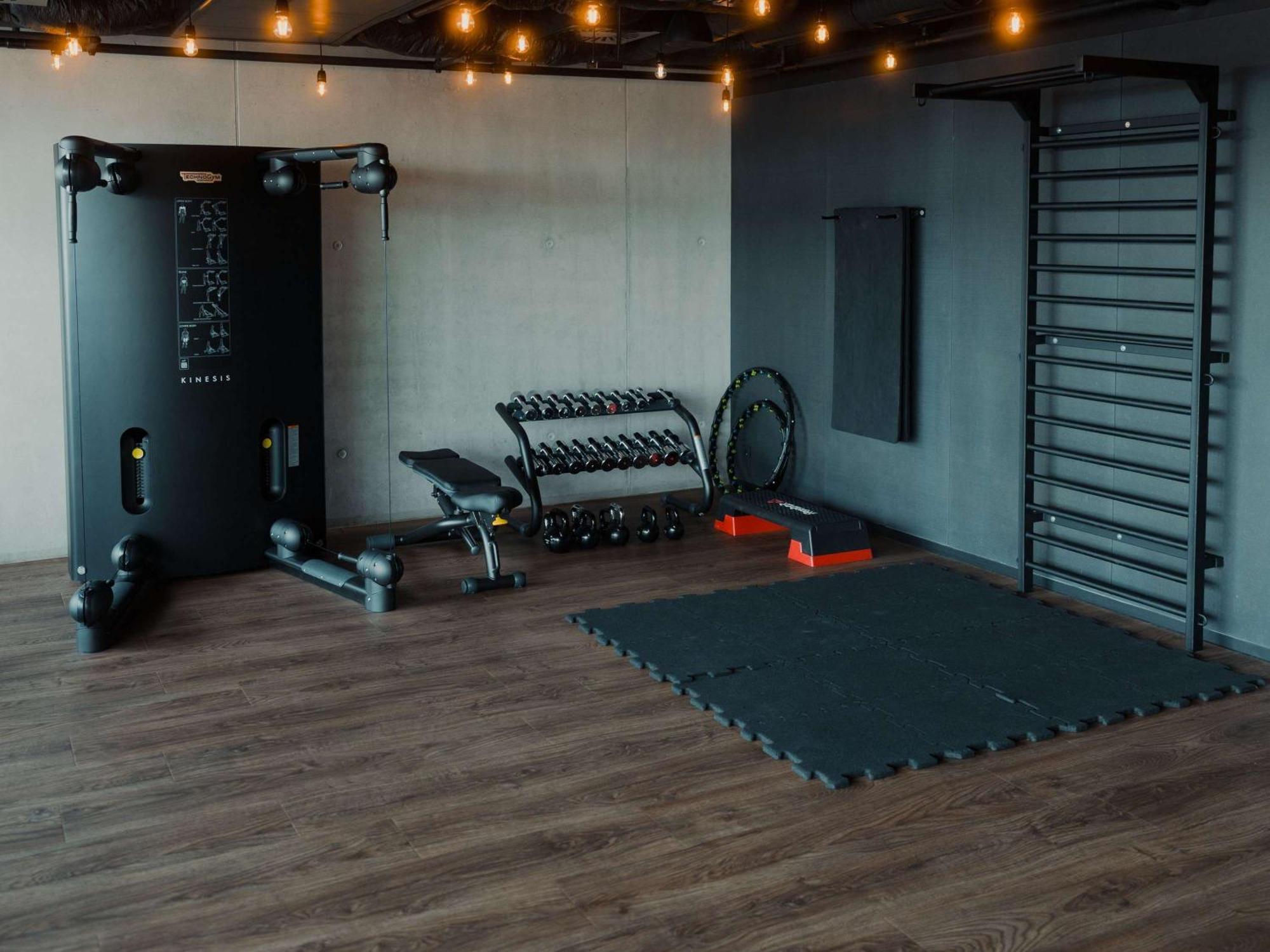 The Bridge Wroclaw - Mgallery Exteriör bild A gym in a private home